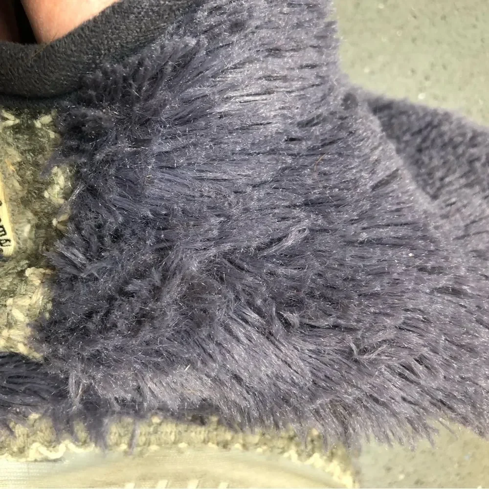 Dearfoams Girl’s Charlotte Furry Bootie Slippers with memory foam, size 9-10